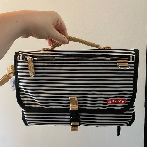 Skip Hop Portable Baby Changing Pad: Wipe Clean Mat with wipes dispenser - Picture 5 of 5